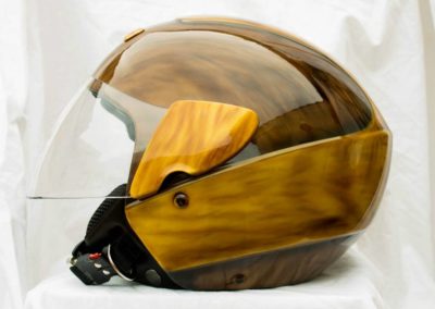 Casco de madera
